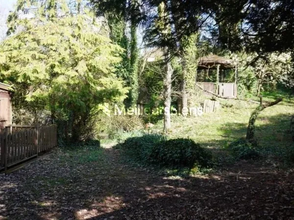 Terrain verdoyant de 763 m²