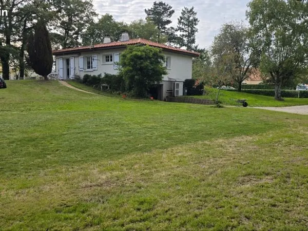 Maison 1973, étang, sur terrain 4800m2