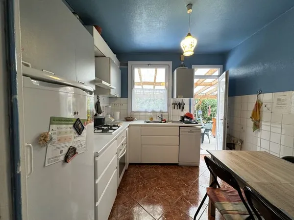 Chambre meublée dans un quartier paisible, proche du RER