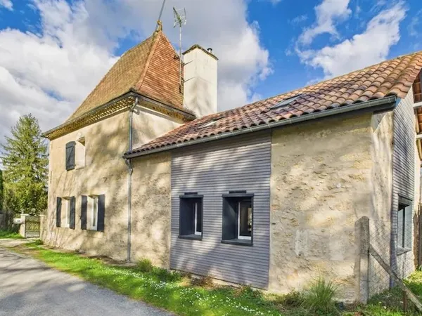 Charmante maison avec piscine, jardin et confort moderne - à deux pas de la rivière !