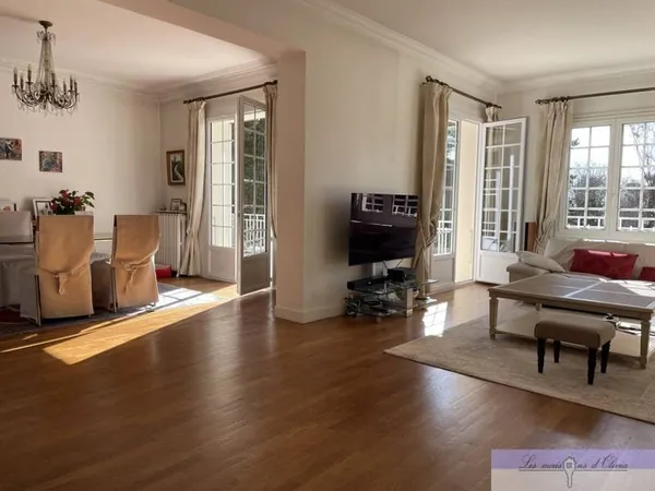 Maison 9 pièces 208 m²
