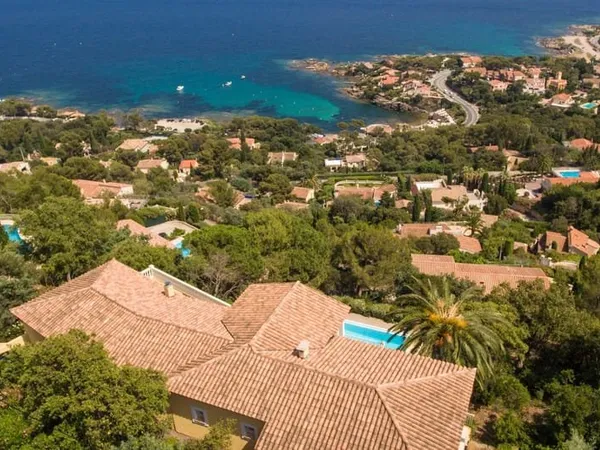 Maison 7 pièces 325 m²