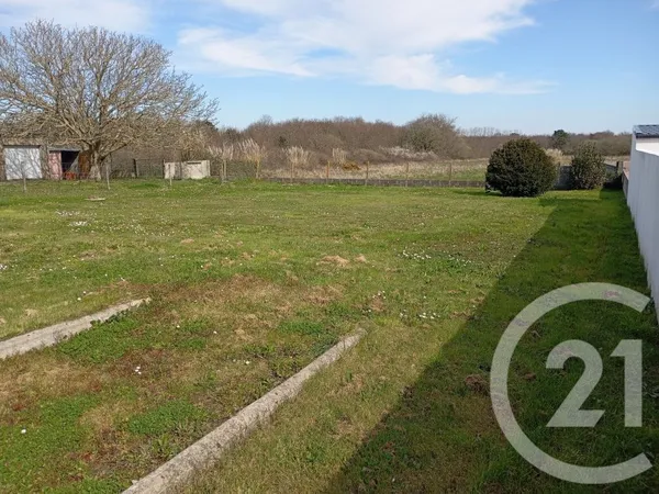 Terrain 835 m²