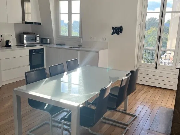 Appartement Très lumineux - vue Tour Eiffel - 6ème étage sans vis à vis