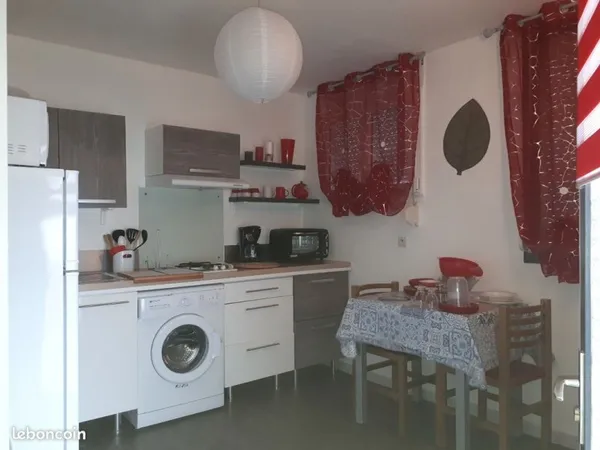 Studio indépendant meublé avec parking privé