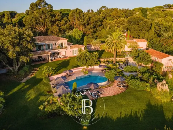 SAINT-TROPEZ - VILLA 5 CHAMBRES + STAFF - PISCINE - VUE MER