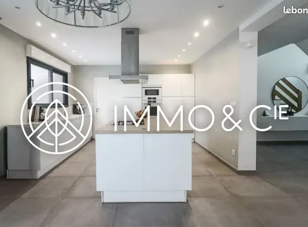 Maison 6 pièces 260 m²