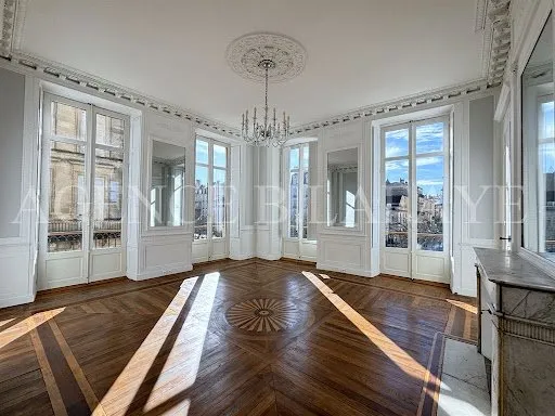 Appartement 7 pièces 221 m²