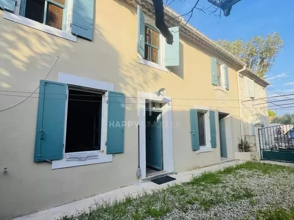 PLEIN CENTRE DE MAUSSANE LES ALPILLES