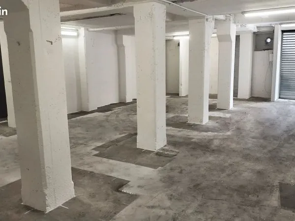Box local Entrepôt 114 m2 - Rideau de fer - Caméra de surveillance