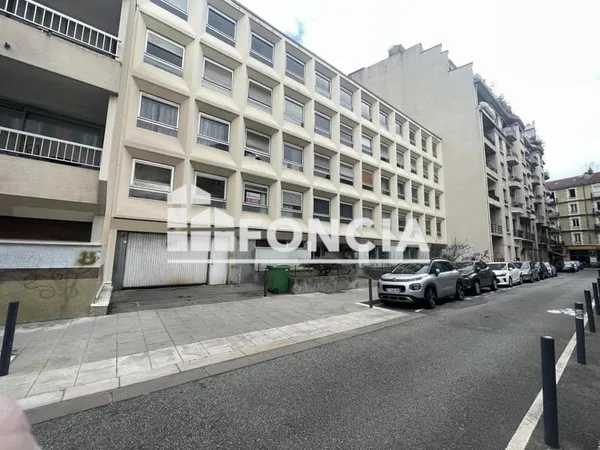 Location - Bureau - 100 m² - 14 400 €/an HC HT - 1 200 €/mois
