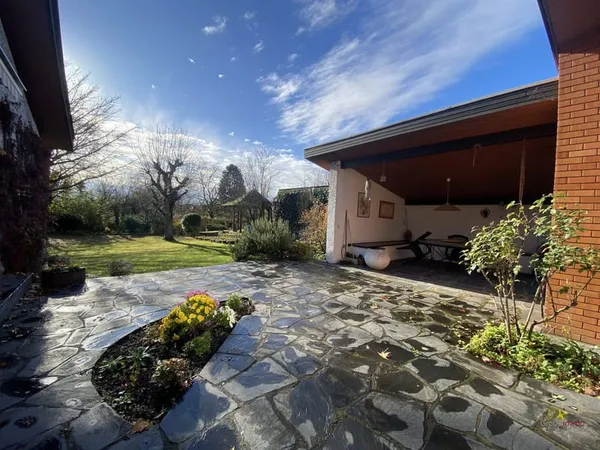 Maison d'architecte sur 1150m² de terrain.