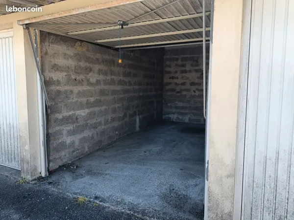 Garage boxé loué idéal investissement