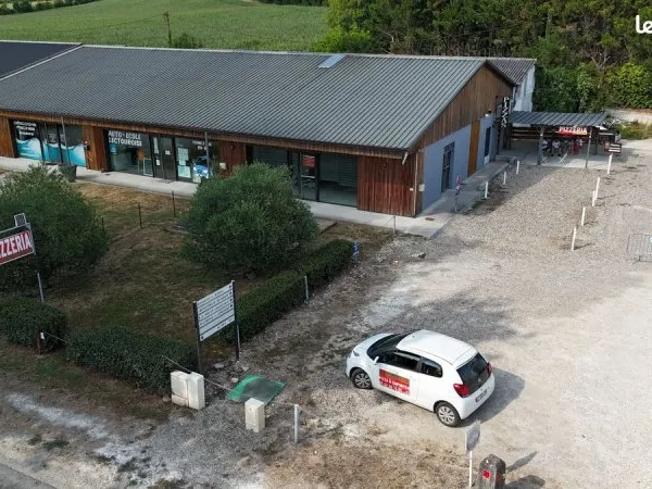 Local commercial 104 m² + terrasse/jardin 150 m² - à Lectoure (32700) 125 000 - Vente directe, sans 