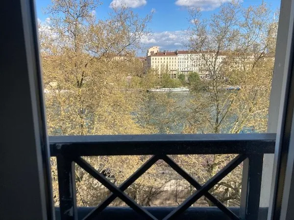 A louer à Lyon hyper-centre Opéra 2 pièces 48m² refait à neuf