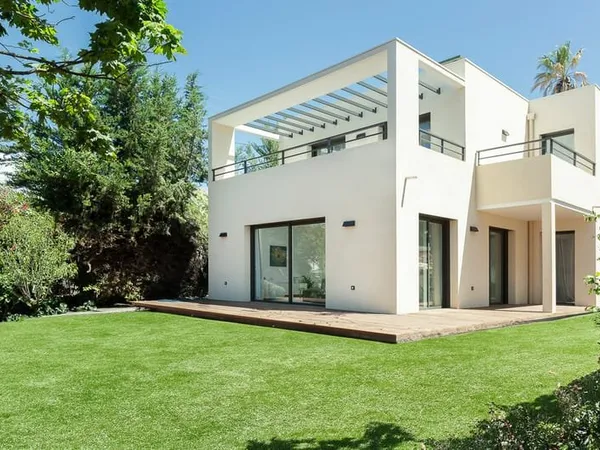 Villa Neuve Duplex T5 de 116 m2, 4 chambres sur jardin clos.