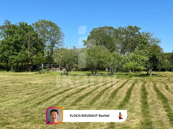 Magnifique terrain constructible de 755 m2 proche mer.