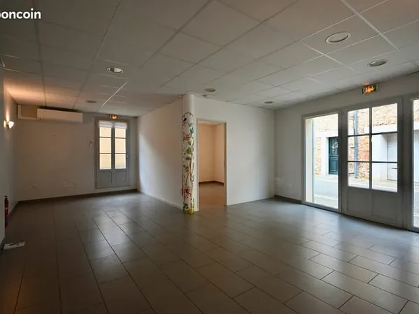 Local -58m2 avec arrière boutique