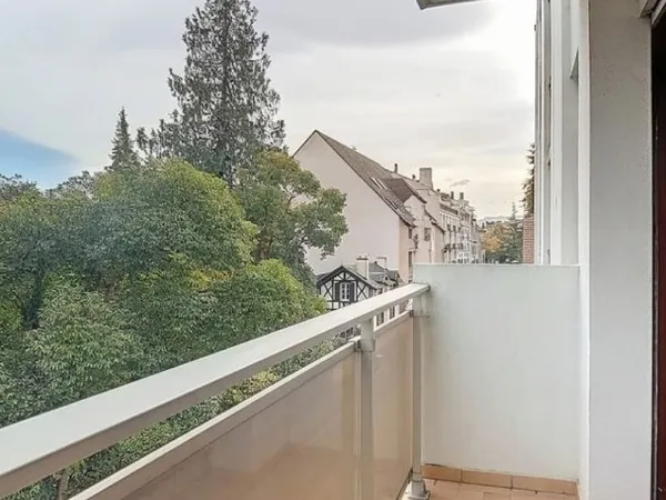À vendre PAU - Appartement T4 avec ascenseur, balcon aperçu Pyrénées, cave et garage