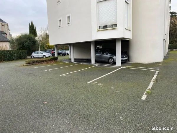 3 places de parking à louer quartier La Madeleine