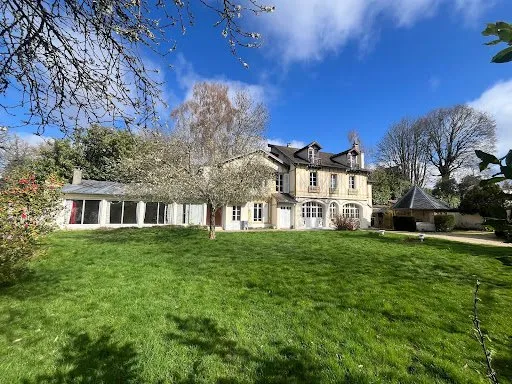 Maison 10 pièces 250 m²
