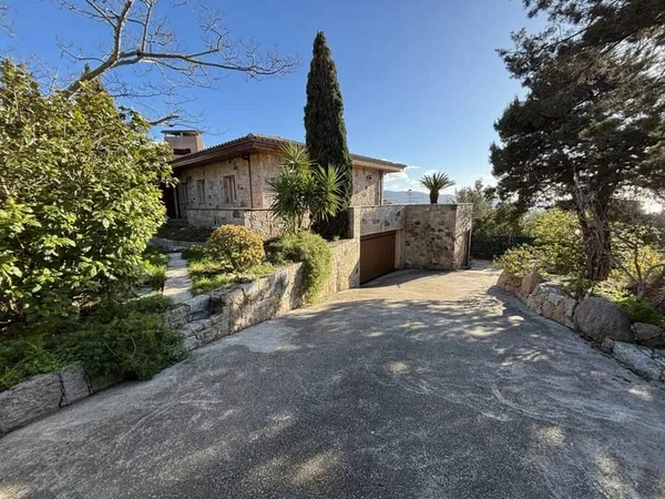Maison 7 pièces 270 m²