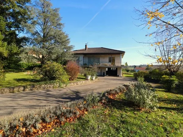 MAISON 228 M² HABITABLES SUR 3406 M² TERRAIN
