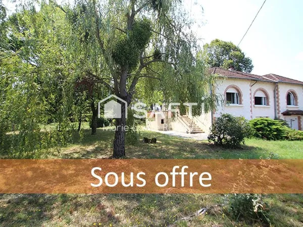 Sur un parc de 3 400m² - 4 chambres - 2 cuisines - 2 salles de bains - Garage