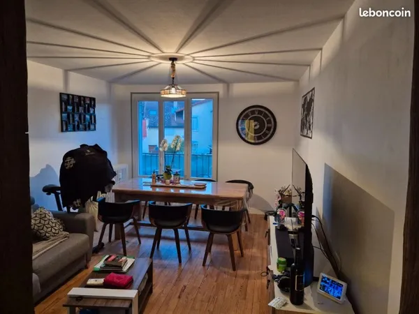 Appartement T3 traversant rénové de 55 m² avec balcon, garage et cave