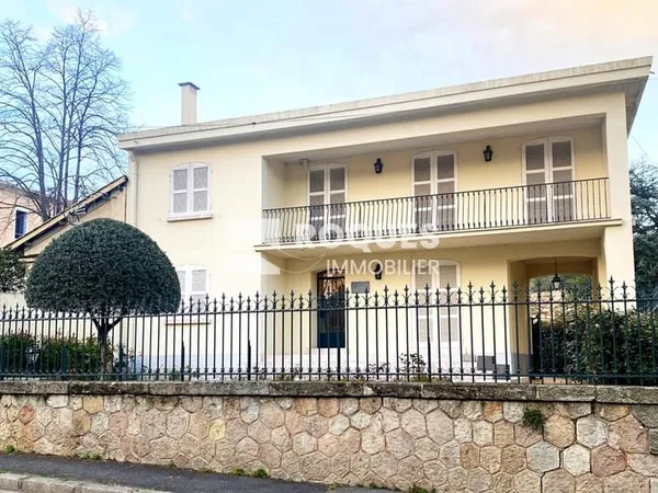 A VENDRE Lamalou les Bains : Maison en centre ville de 7 piè