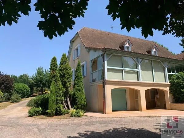 Grande maison bourgeoise au coeur d'un magnifique parc arboré