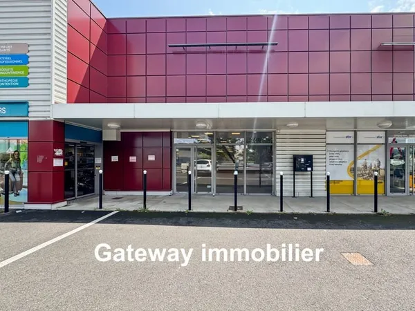 À VENDRE LOCAL COMMERCIAL EMPLACEMENT PREMIUM À AUBIÈRE 353m