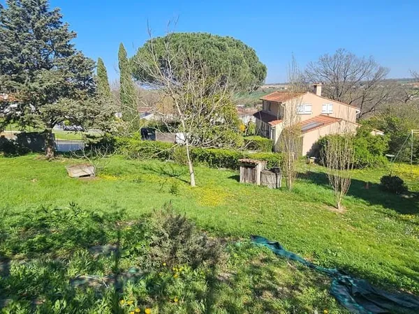Terrain 672 m²
