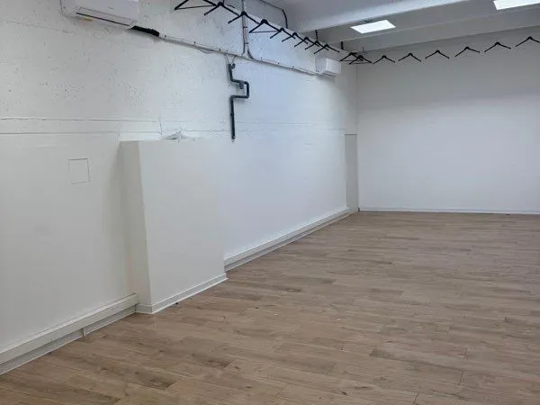 Local, 60 m² carré