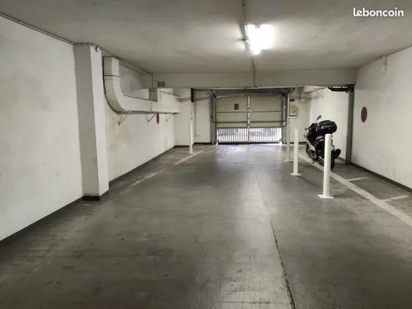 Place moto en box sécurisé - Baille / Ste Cécile 13005