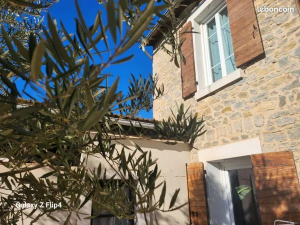 MAISON FAMILIALE 130 m² avec piscine jardin terrasse 550 m² de terrain AUCUN DEMARCHAGE