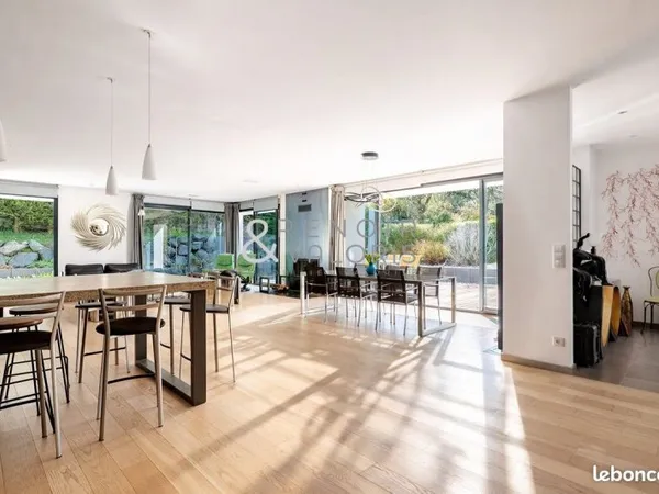 Maison 7 pièces 232 m²