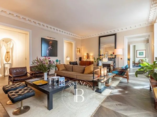 PARIS 1 - APPARTEMENT - 3 CHAMBRES