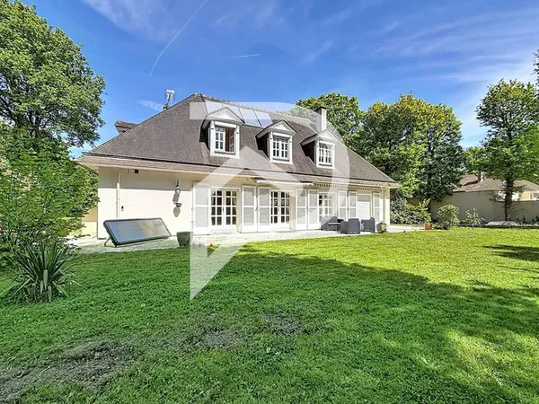 Maison de caractère à Vernouillet avec piscine