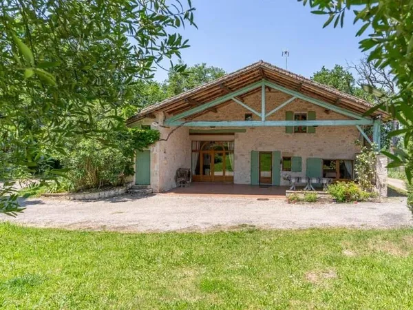 Maison 8 pièces 221 m²