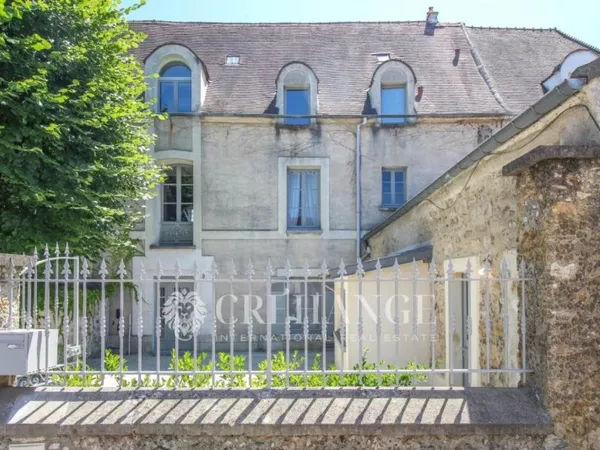 Ancienne bâtisse de 200m² entièrement rénovée avec dépendance et