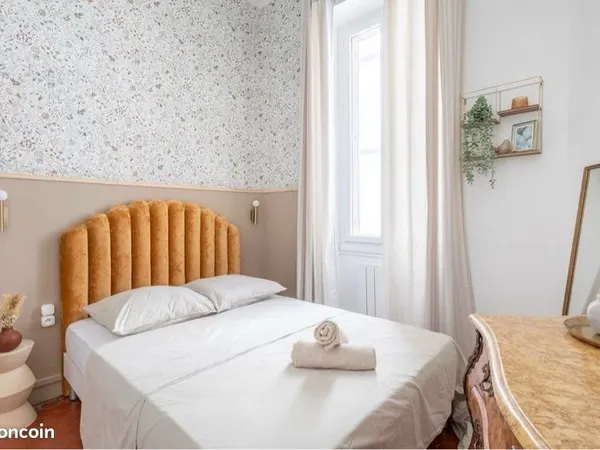Chambre avec salle de bain privative