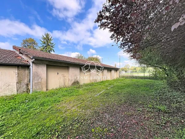 Lot de 8 garages loués à THIZY 69240