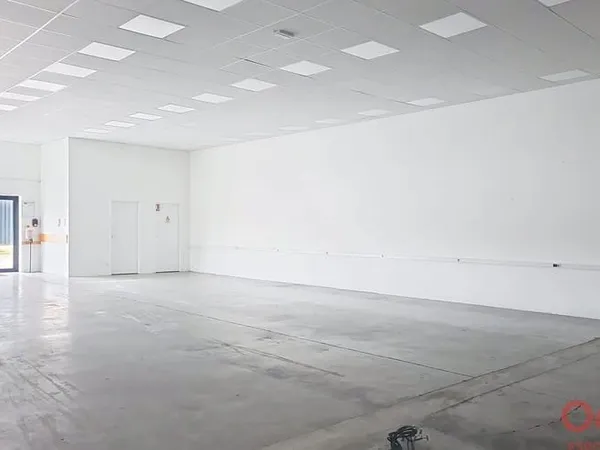Local commercial 214 m²