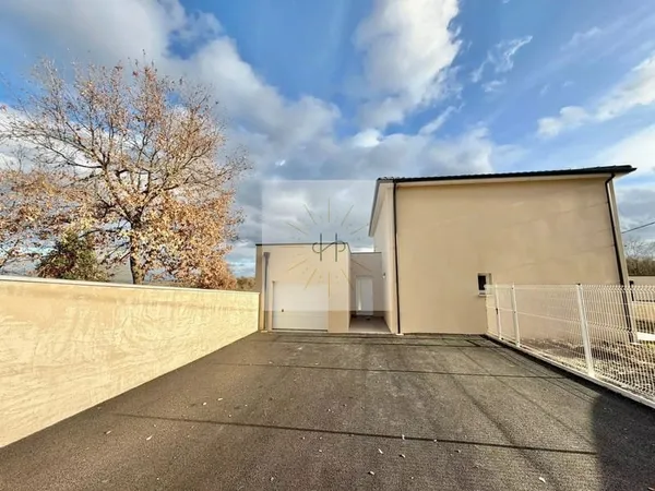 Maison neuve rare à la vente