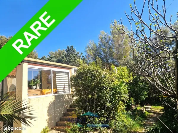 Villa T 3/4 de plain-pied à moderniser sur 590 m² de terrain. Rare
