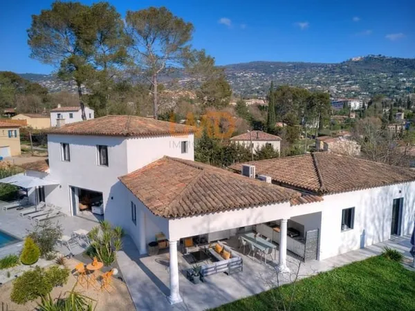 Villa 8 pièces 196 m²