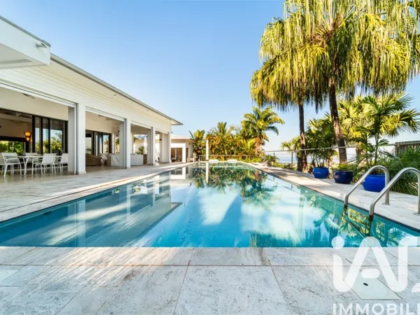 Maison 8 pièces 385 m²