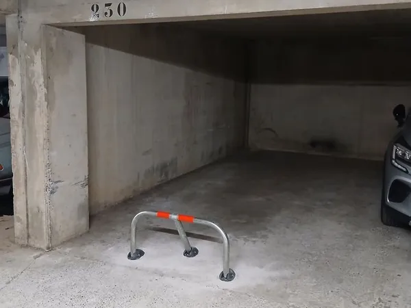 Parking garage à louer
