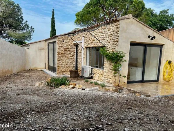 Uzes - petite maison avec jardin et accès piscine
